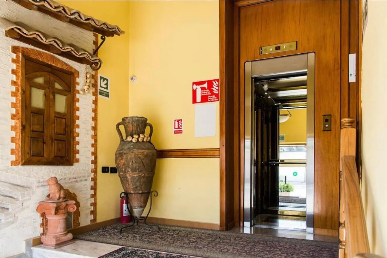 New Hotel Leone Fier 3*,  Albania